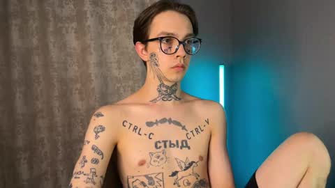 Snapshot of anahori_simon chatting on 02/14/25, 10:47 simon online show from 02/14/25, 10:47