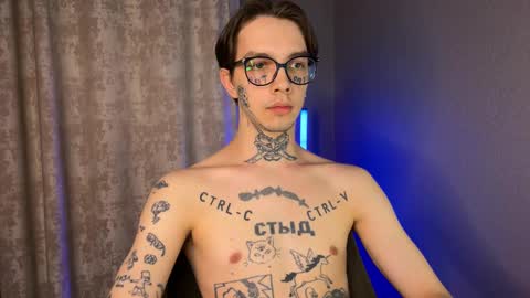 Snapshot of anahori_simon chatting on 02/19/25, 12:03 simon online show from 02/19/25, 12:03