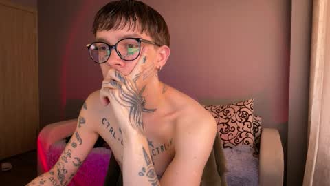 Snapshot of anahori_simon chatting on 09/20/25, 10:27 simon online show from 09/20/25, 10:27