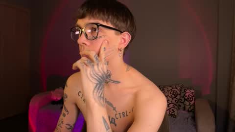 Snapshot of anahori_simon chatting on 09/30/25, 04:12 simon online show from 09/30/25, 04:12