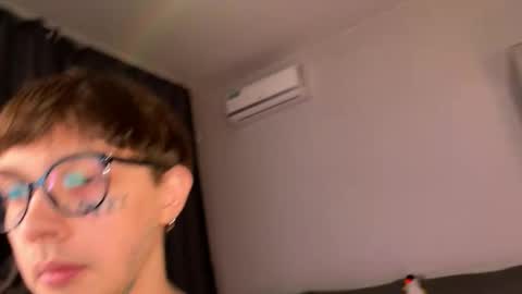 Snapshot of anahori_simon chatting on 10/13/25, 10:32 simon online show from 10/13/25, 10:32