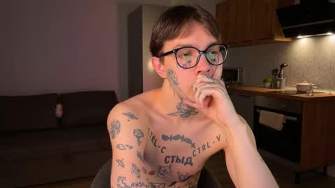 Snapshot of anahori_simon chatting on 10/19/25, 10:43 simon online show from 10/19/25, 10:43