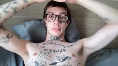 Snapshot of anahori_simon chatting on 02/15/26, 01:24 simon online show from 02/15/26, 01:24