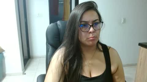 Snapshot of anaids_dam chatting on 04/27/26, 04:43 anaids online show from 04/27/26, 04:43
