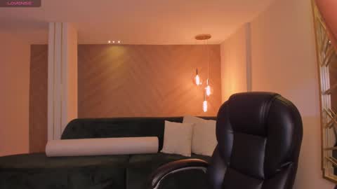 Snapshot of anaisnin1 chatting on 02/27/25, 12:02 Anais Nin online show from 02/27/25, 12:02