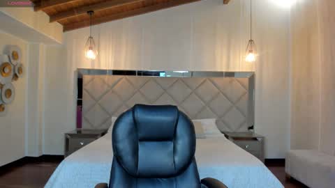 Snapshot of anaisnin1 chatting on 10/24/25, 03:25 Anais Nin online show from 10/24/25, 03:25