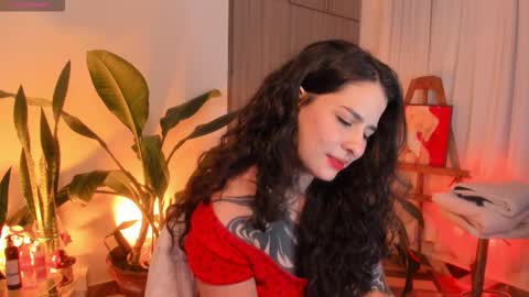 Mariana  online show from 10/31/25, 11:28