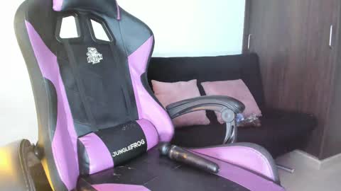      help me to get 100 thumps up  online show from 02/04/25, 04:48