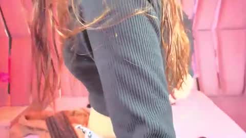 AbbyAndAntonela online show from 01/06/26, 12:31