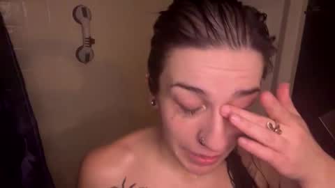 Snapshot of analove_666 chatting on 10/21/25, 02:01 AnaLove online show from 10/21/25, 02:01