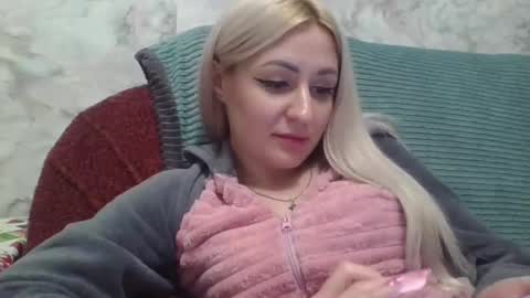 Snapshot of analqueen2024 chatting on 01/17/25, 01:56 analqueen2024 online show from 01/17/25, 01:56