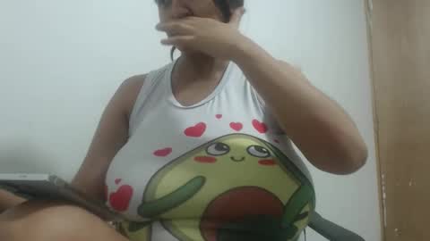 Snapshot of analy_hot chatting on 10/27/25, 12:20 analy_hot online show from 10/27/25, 12:20