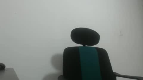 Snapshot of analy_hot chatting on 12/19/25, 11:45 analy_hot online show from 12/19/25, 11:45