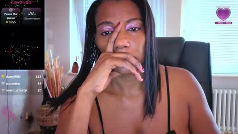 Snapshot of anamaar chatting on 10/06/25, 10:12 Ana online show from 10/06/25, 10:12