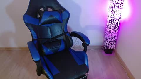 ana 3 online show from 10/25/25, 01:57