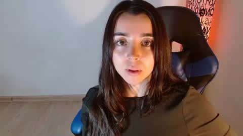 Snapshot of anarosse__ chatting on 06/11/26, 02:00 ana 3 online show from 06/11/26, 02:00
