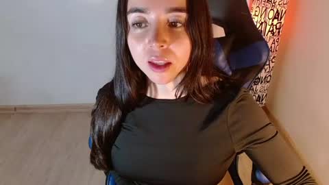 Snapshot of anarosse__ chatting on 06/11/26, 02:53 ana 3 online show from 06/11/26, 02:53