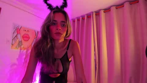 Ana online show from 10/28/25, 08:00