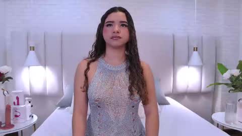 Mia online show from 09/11/25, 12:27