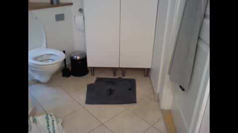 Snapshot of and_andys chatting on 12/18/25, 10:43 and_andys online show from 12/18/25, 10:43