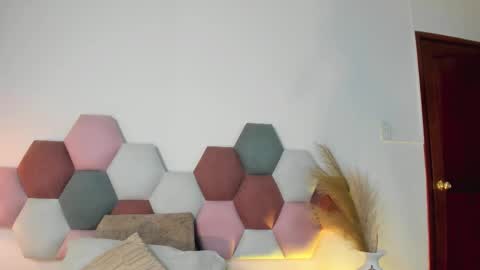 Andra Cyrus online show from 10/05/25, 02:04