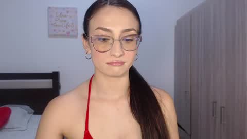 andracyruss_ online show from 08/06/26, 09:39