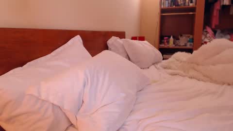 Snapshot of andrasweetie chatting on 03/11/25, 01:34 Andra online show from 03/11/25, 01:34