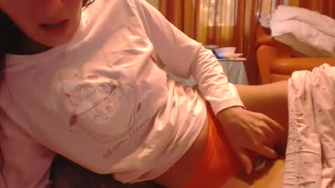 Snapshot of andrasweetie chatting on 10/17/25, 06:16 Andra online show from 10/17/25, 06:16