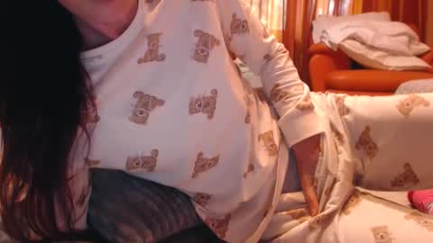 Snapshot of andrasweetie chatting on 10/19/25, 12:50 Andra online show from 10/19/25, 12:50