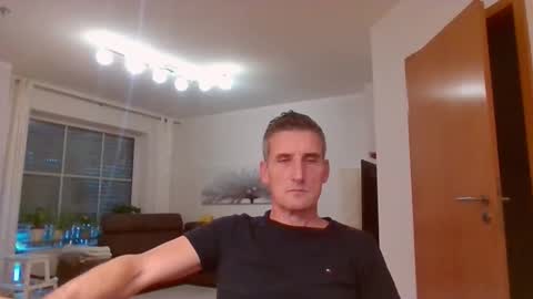 Snapshot of andre029 chatting on 10/10/25, 06:45 Name online show from 10/10/25, 06:45
