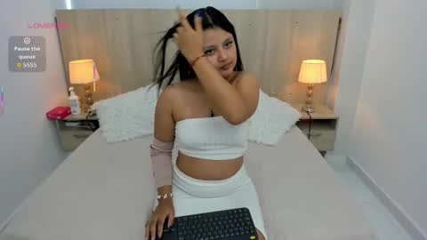 Snapshot of andrea_caicedo chatting on 10/03/25, 07:33 Andrea Caicedo online show from 10/03/25, 07:33