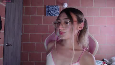 Andrea  online show from 12/15/25, 04:44