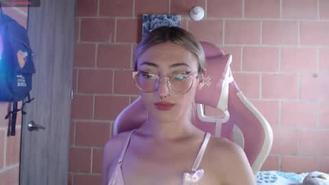 Andrea  online show from 03/25/26, 09:43