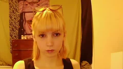 Snapshot of andrea_davenport chatting on 11/24/25, 04:45 andrea online show from 11/24/25, 04:45