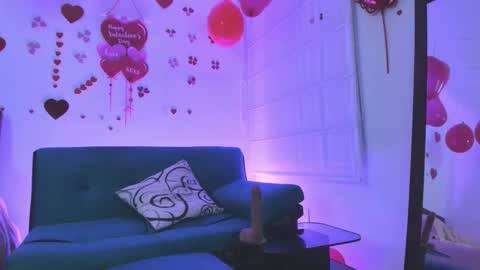 Snapshot of andrea_guz chatting on 09/22/25, 10:45 ANDREA IM INDEPENDENT MODEL online show from 09/22/25, 10:45