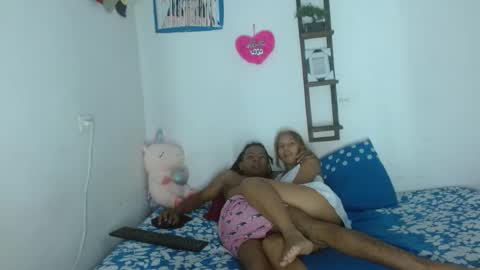 andrea_jose online show from 01/01/25, 02:20