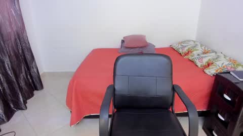 Snapshot of andrea_loaiza2 chatting on 12/25/24, 12:26 Andrea online show from 12/25/24, 12:26