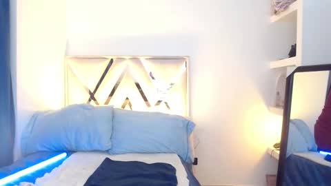 Snapshot of andrea_sexx_ chatting on 10/10/25, 06:45 Andrea online show from 10/10/25, 06:45