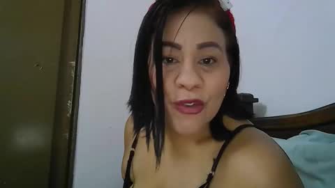 Snapshot of andrea_sweet8 chatting on 12/17/25, 01:55 andrea online show from 12/17/25, 01:55