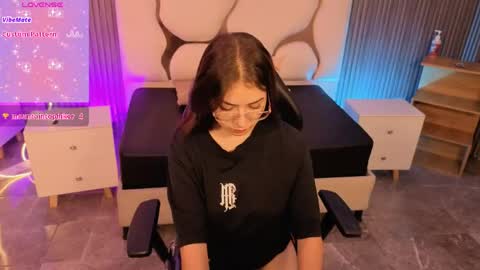 andrea_tay1 online show from 06/08/26, 11:21