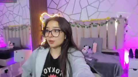 andrea_tay1 online show from 07/25/26, 11:52