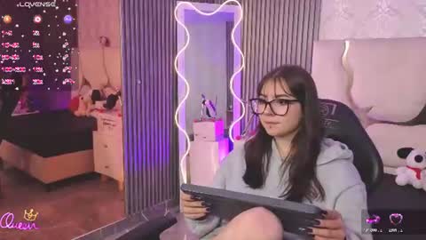andrea_tay1 online show from 08/04/26, 07:38
