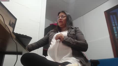 Snapshot of andrea_teacher chatting on 10/02/25, 04:25 Andrea Model trainer Luxury ST online show from 10/02/25, 04:25