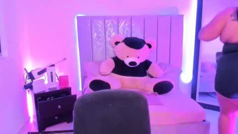 andreaakinky online show from 10/23/25, 08:24