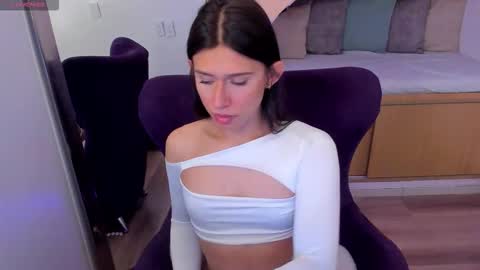 Snapshot of andrecastaneda chatting on 10/20/25, 07:03 Andre Castaneda online show from 10/20/25, 07:03