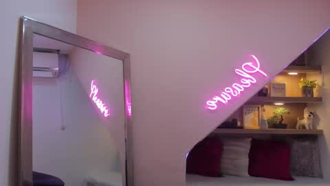 Snapshot of andrecastaneda chatting on 11/15/25, 11:29 Andre Castaneda online show from 11/15/25, 11:29