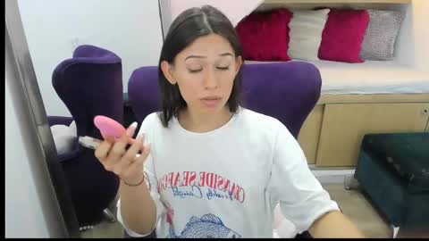 Snapshot of andrecastaneda chatting on 11/18/25, 07:51 Andre Castaneda online show from 11/18/25, 07:51