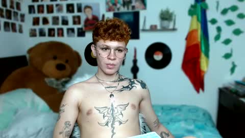 Snapshot of andreewwolffman chatting on 03/08/25, 11:18 Andrew online show from 03/08/25, 11:18