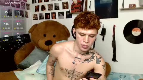 Snapshot of andreewwolffman chatting on 03/11/25, 01:59 Andrew online show from 03/11/25, 01:59