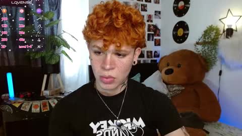 Snapshot of andreewwolffman chatting on 09/20/25, 08:32 Andrew online show from 09/20/25, 08:32